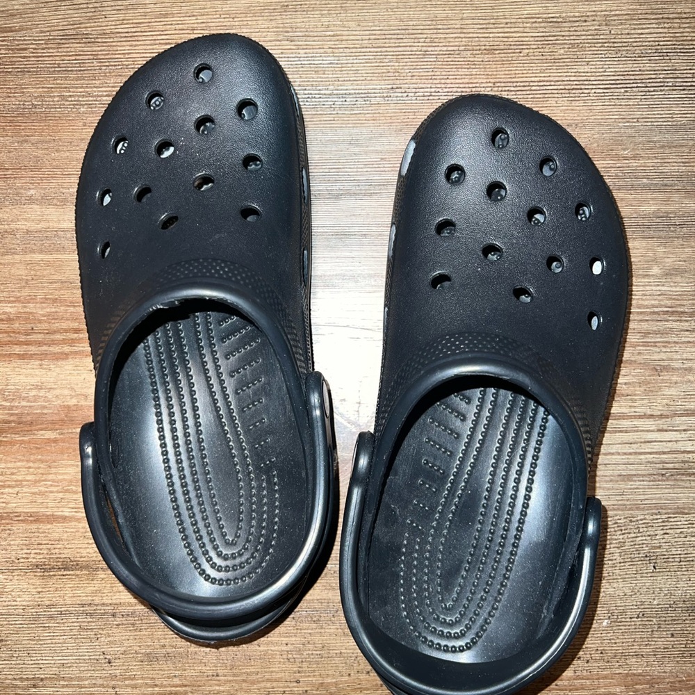 Black crocs